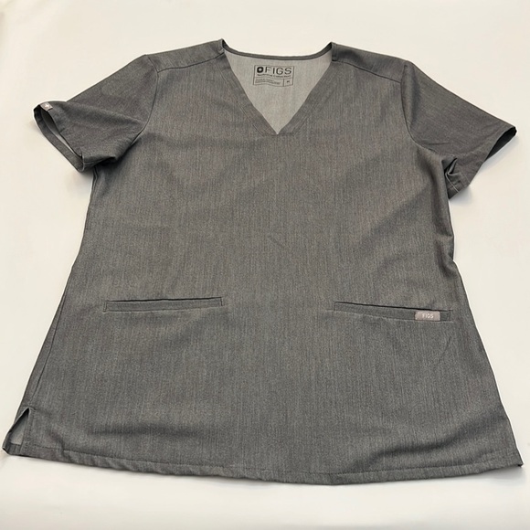 FIGS technical collection gray shirt sleeve size M ** has small imperfection ** - Picture 3 of 11